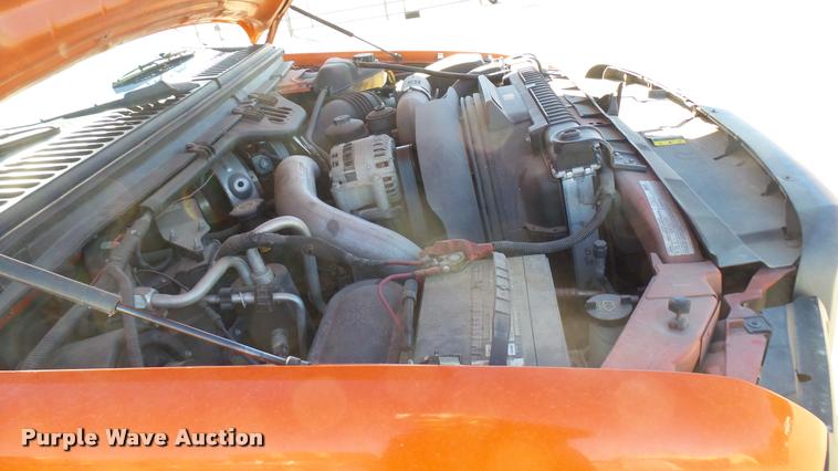 image for item L3958 2006 Ford F250 Super Duty XL utility bed pickup truck