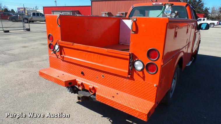 image for item L3958 2006 Ford F250 Super Duty XL utility bed pickup truck