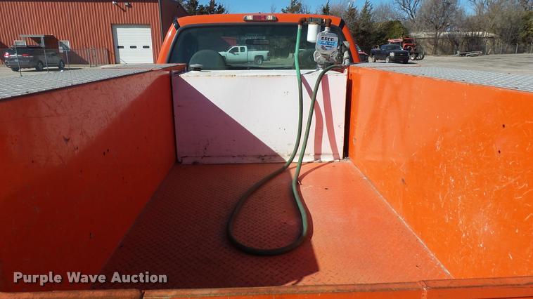 image for item L3958 2006 Ford F250 Super Duty XL utility bed pickup truck