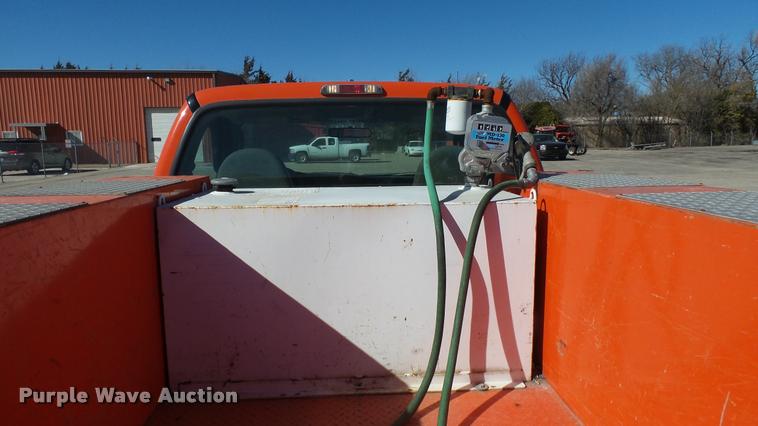 image for item L3958 2006 Ford F250 Super Duty XL utility bed pickup truck