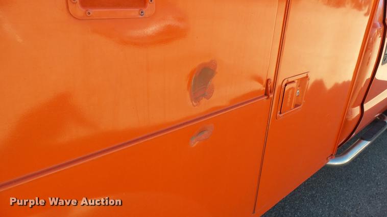 image for item L3958 2006 Ford F250 Super Duty XL utility bed pickup truck