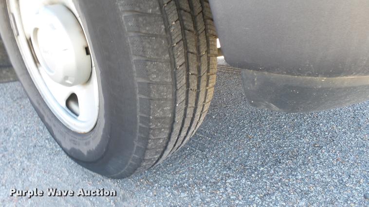 image for item L3958 2006 Ford F250 Super Duty XL utility bed pickup truck