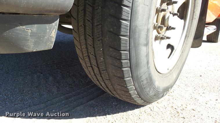 image for item L3958 2006 Ford F250 Super Duty XL utility bed pickup truck