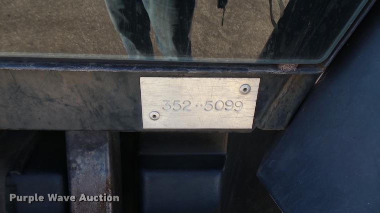 image for item L3959 1999 New Holland TS100 tractor