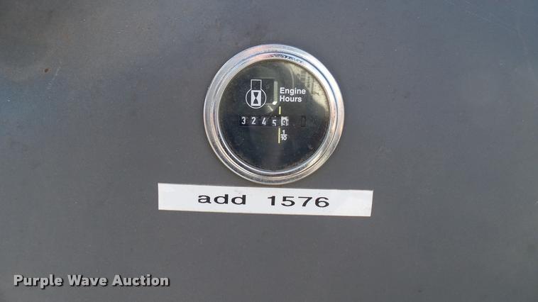 image for item L3959 1999 New Holland TS100 tractor