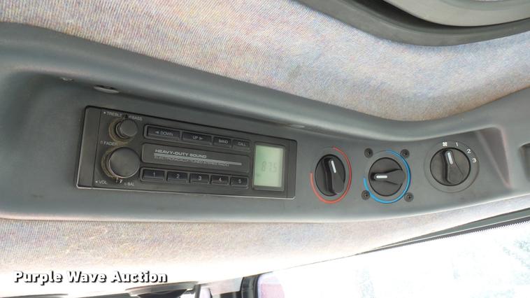 image for item L3959 1999 New Holland TS100 tractor