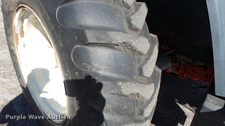 image for item L3959 1999 New Holland TS100 tractor