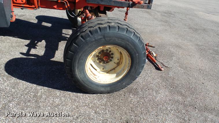 image for item L3959 1999 New Holland TS100 tractor