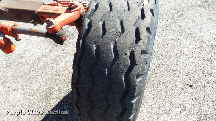 image for item L3959 1999 New Holland TS100 tractor