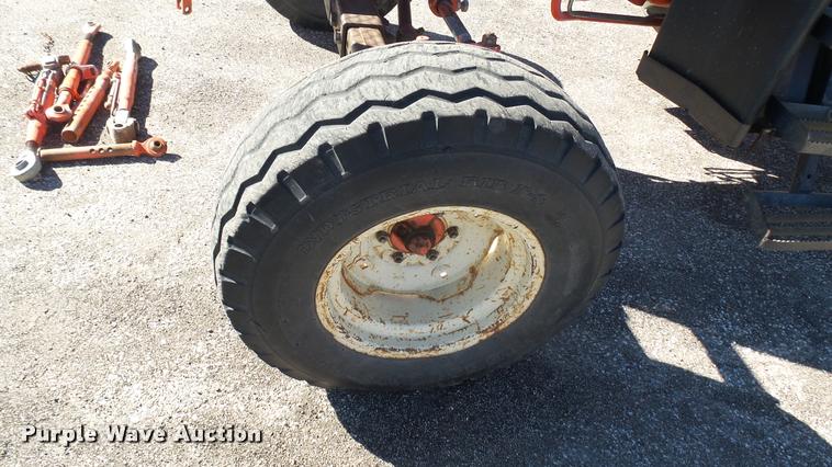 image for item L3959 1999 New Holland TS100 tractor