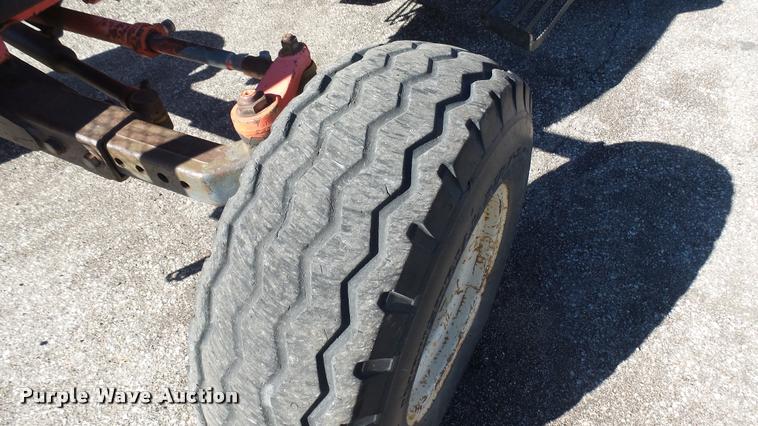 image for item L3959 1999 New Holland TS100 tractor