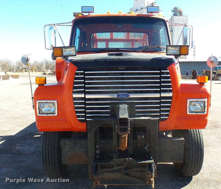 image for item L3961 1997 Ford LNT9000 gin pole truck