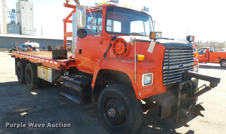 image for item L3961 1997 Ford LNT9000 gin pole truck