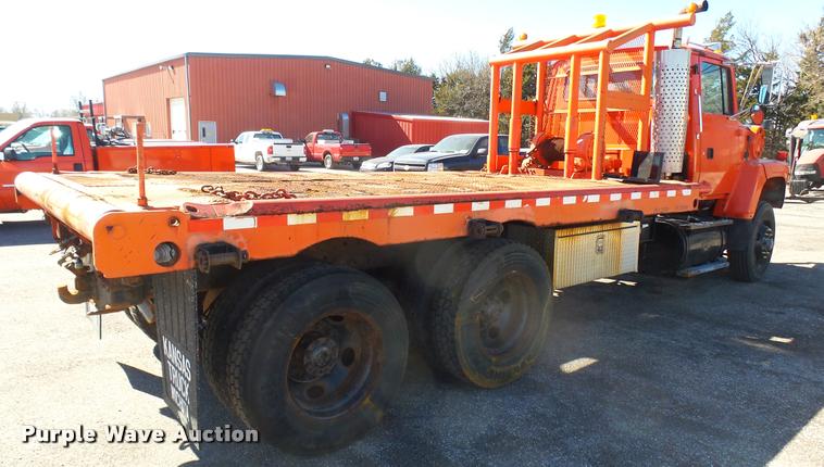 image for item L3961 1997 Ford LNT9000 gin pole truck