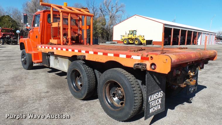 image for item L3961 1997 Ford LNT9000 gin pole truck