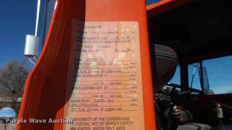 image for item L3961 1997 Ford LNT9000 gin pole truck