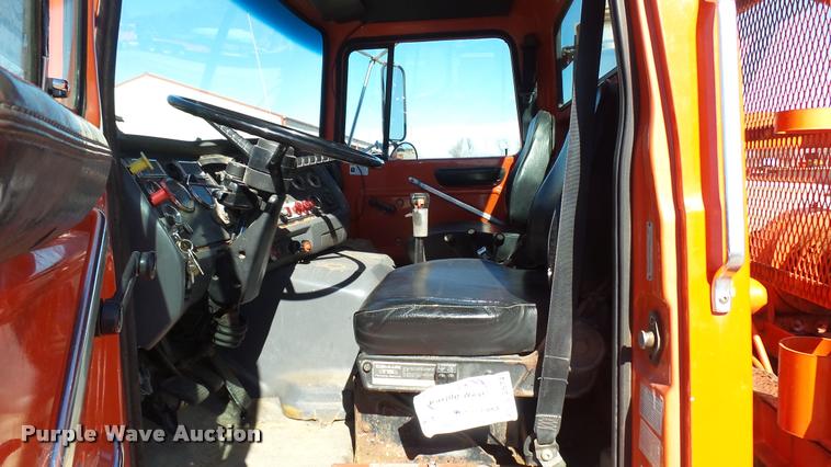 image for item L3961 1997 Ford LNT9000 gin pole truck