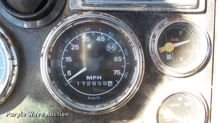 image for item L3961 1997 Ford LNT9000 gin pole truck