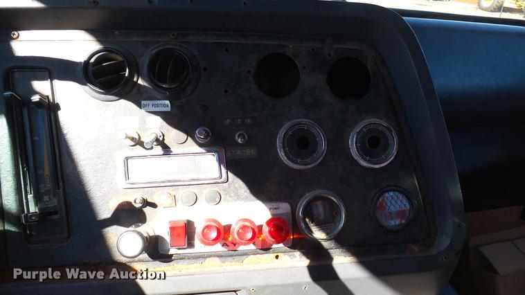 image for item L3961 1997 Ford LNT9000 gin pole truck