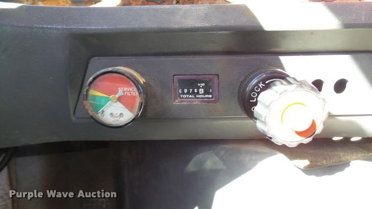 image for item L3961 1997 Ford LNT9000 gin pole truck