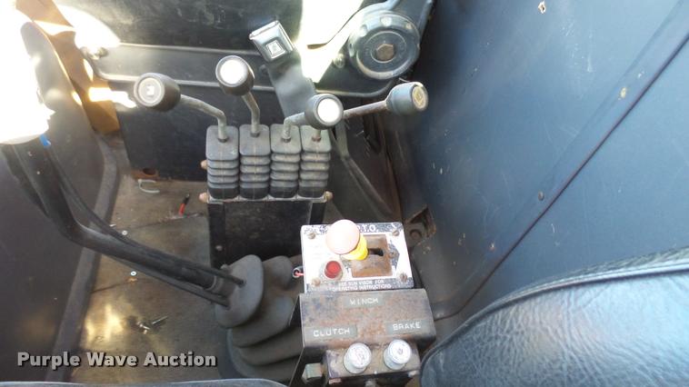 image for item L3961 1997 Ford LNT9000 gin pole truck