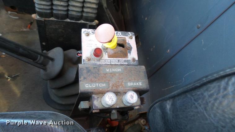 image for item L3961 1997 Ford LNT9000 gin pole truck