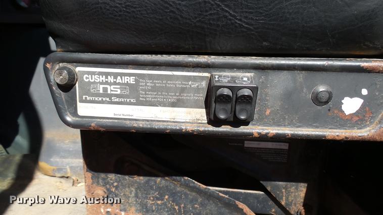 image for item L3961 1997 Ford LNT9000 gin pole truck