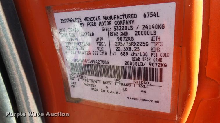 image for item L3961 1997 Ford LNT9000 gin pole truck
