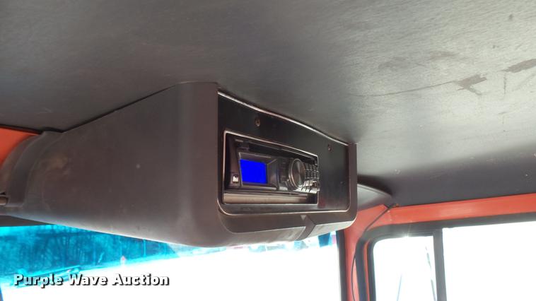 image for item L3961 1997 Ford LNT9000 gin pole truck