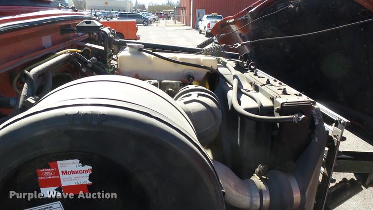 image for item L3961 1997 Ford LNT9000 gin pole truck