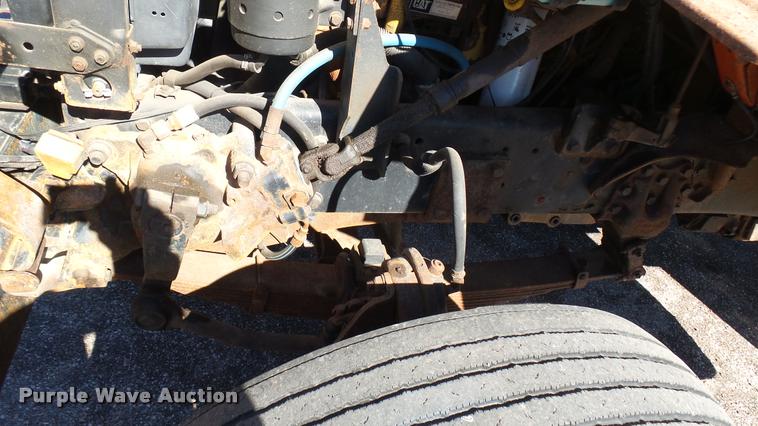 image for item L3961 1997 Ford LNT9000 gin pole truck