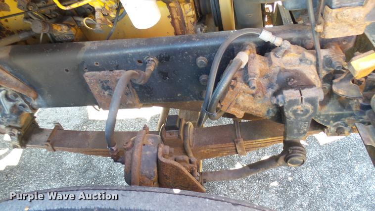 image for item L3961 1997 Ford LNT9000 gin pole truck