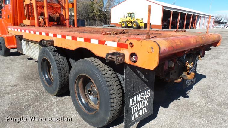 image for item L3961 1997 Ford LNT9000 gin pole truck