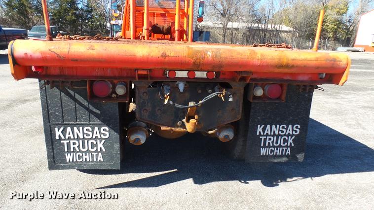 image for item L3961 1997 Ford LNT9000 gin pole truck