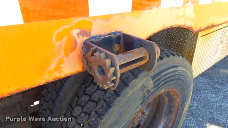 image for item L3961 1997 Ford LNT9000 gin pole truck