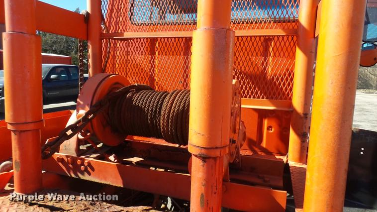 image for item L3961 1997 Ford LNT9000 gin pole truck