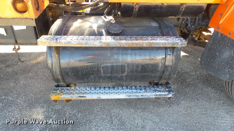 image for item L3961 1997 Ford LNT9000 gin pole truck