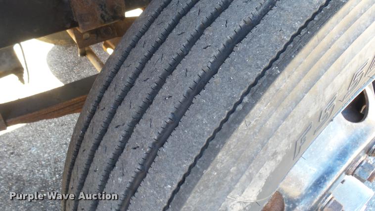 image for item L3961 1997 Ford LNT9000 gin pole truck