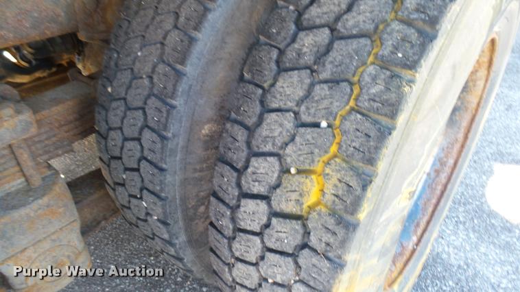 image for item L3961 1997 Ford LNT9000 gin pole truck