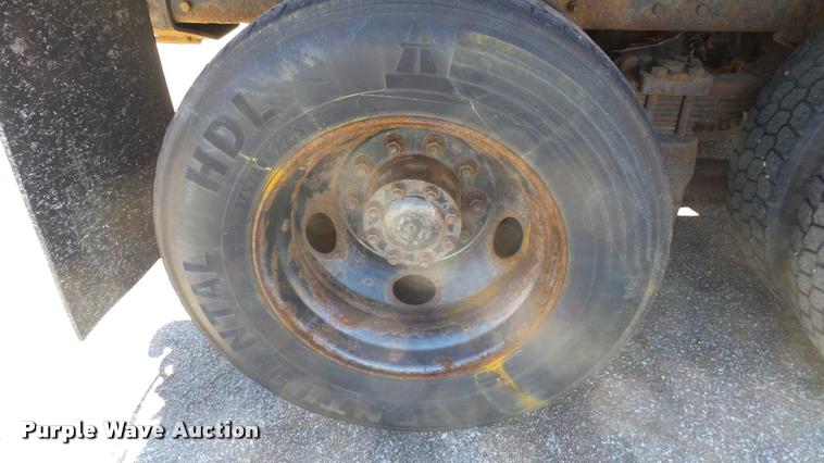 image for item L3961 1997 Ford LNT9000 gin pole truck