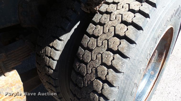 image for item L3961 1997 Ford LNT9000 gin pole truck