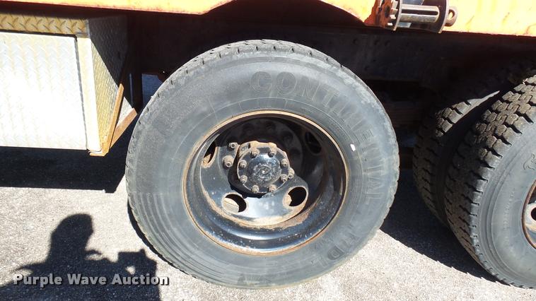 image for item L3961 1997 Ford LNT9000 gin pole truck