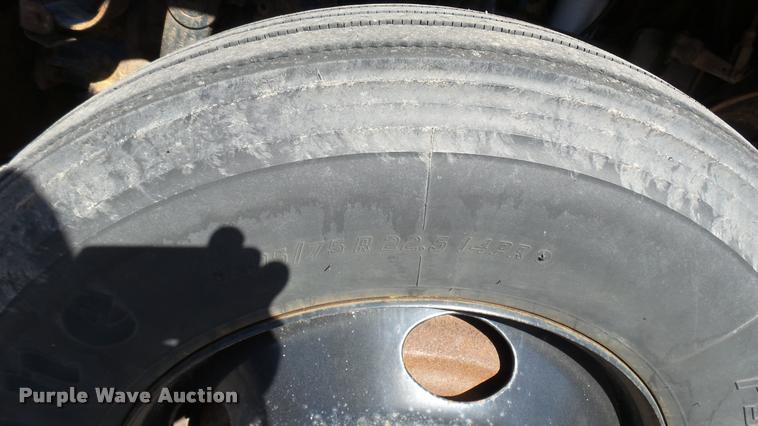 image for item L3961 1997 Ford LNT9000 gin pole truck