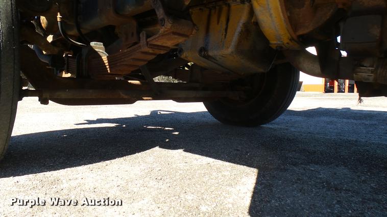 image for item L3961 1997 Ford LNT9000 gin pole truck