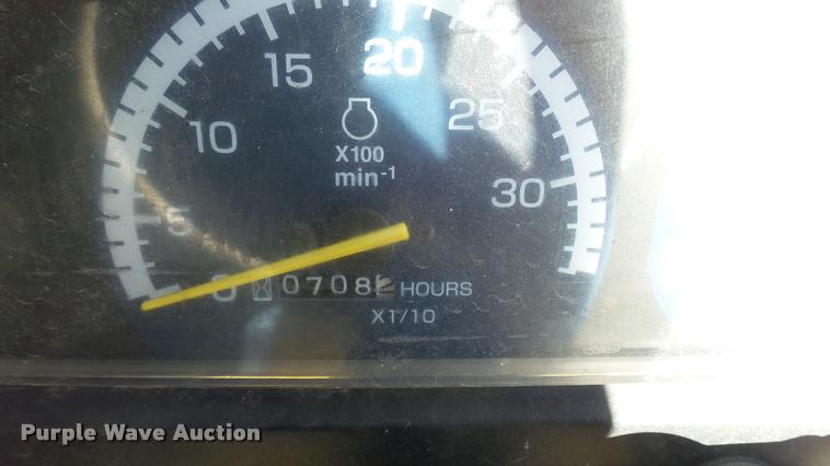 image for item L3964 2006 John Deere 2320 MFWD tractor