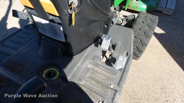 image for item L3964 2006 John Deere 2320 MFWD tractor