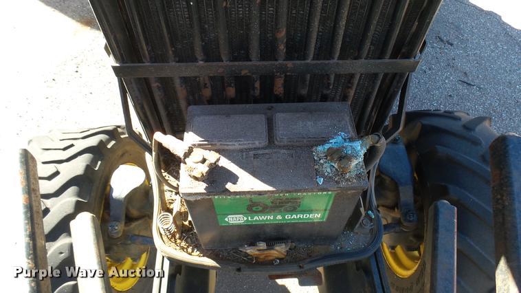 image for item L3964 2006 John Deere 2320 MFWD tractor