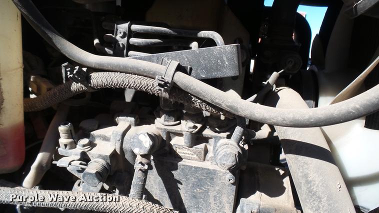 image for item L3964 2006 John Deere 2320 MFWD tractor