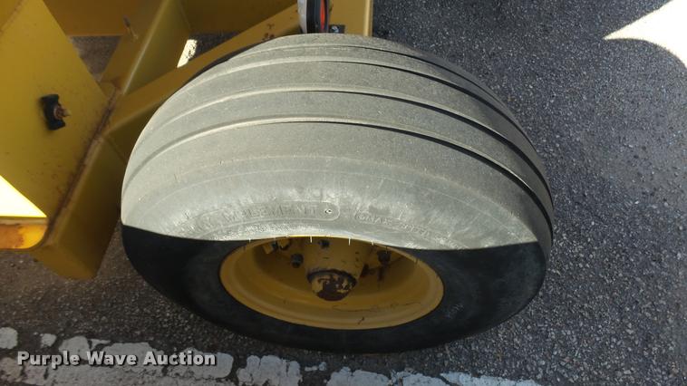 image for item L3967 2007 Vermeer Top Gun bale shredder