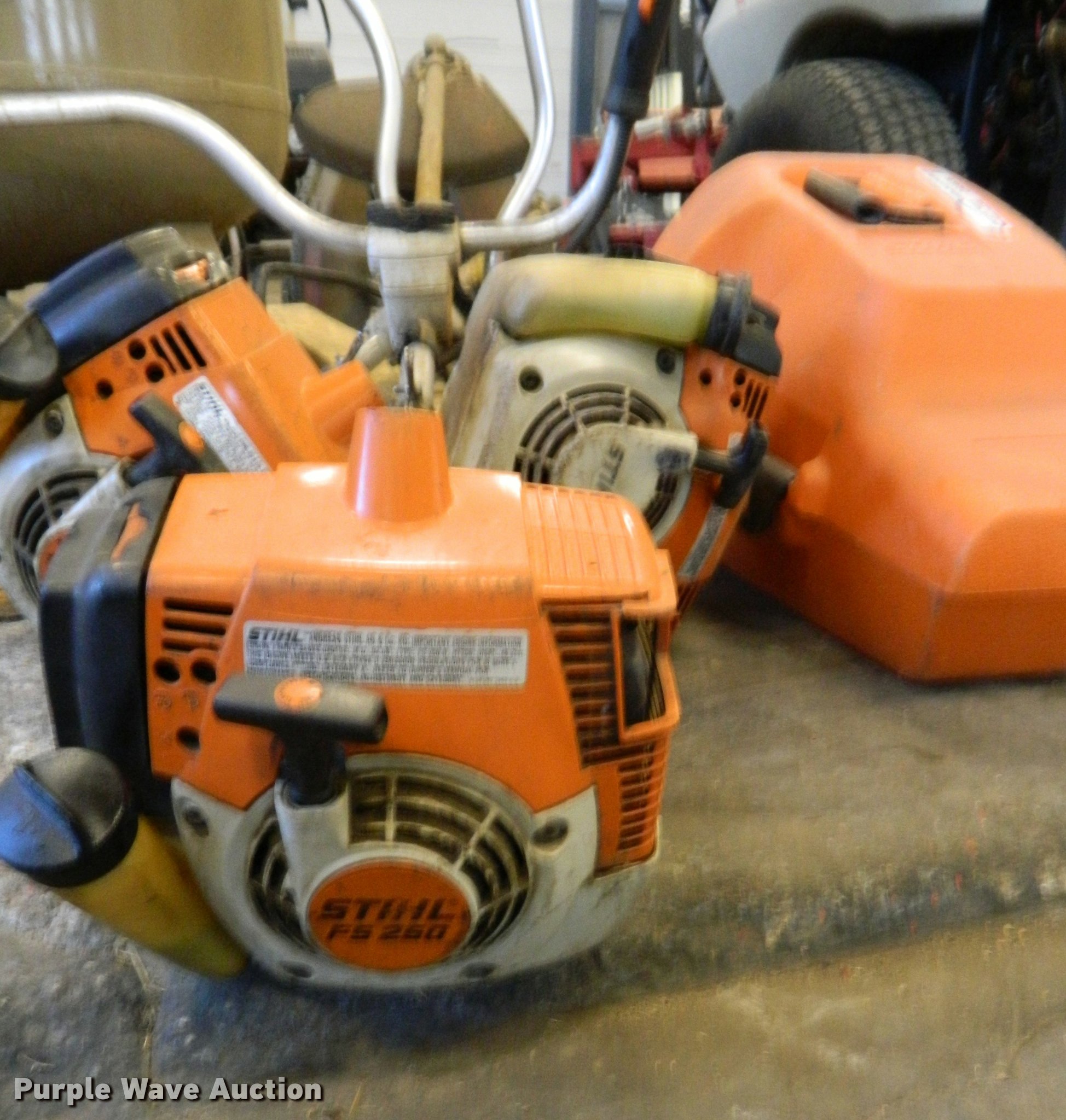 Lawn and garden equipment in Norton, KS Item DA9676 sold Purple Wave